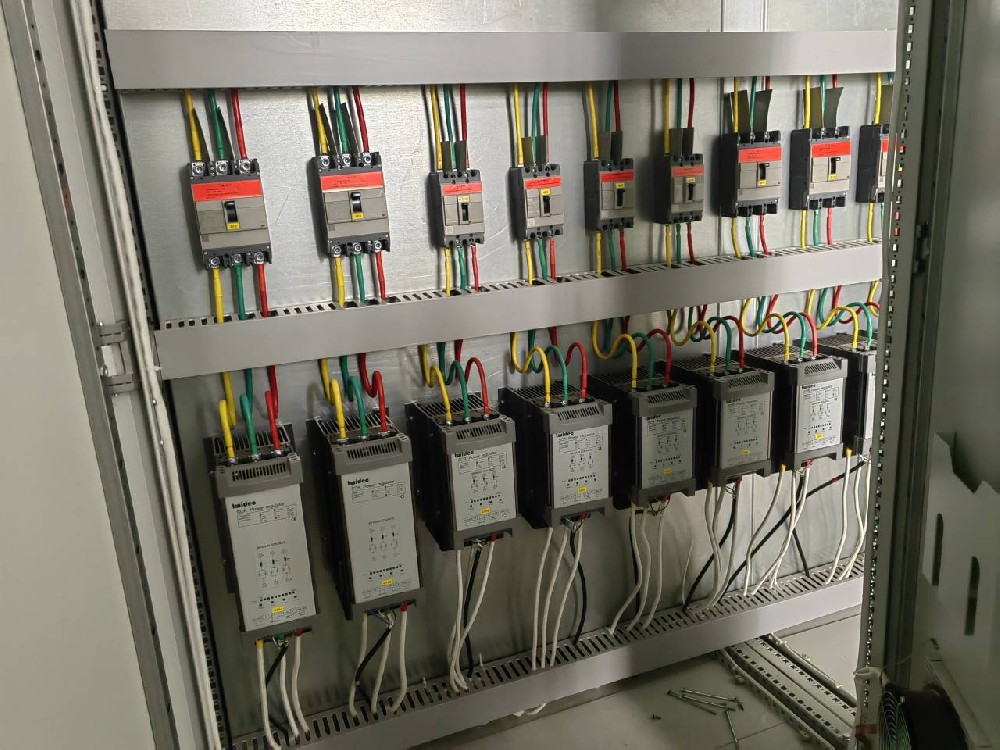 交流电力调解器和直流电力调解器的事情原理有哪些要害区别？？？？？？