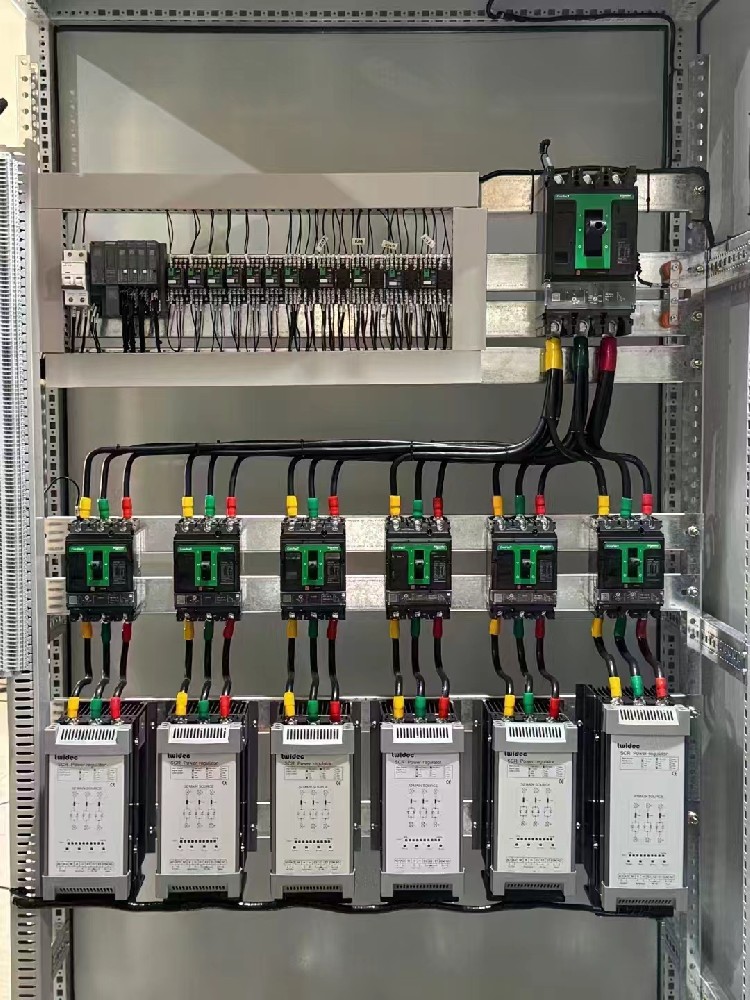 自动电力调解器中的 PID 控制器是怎样事情来调理输出的？？？？？？