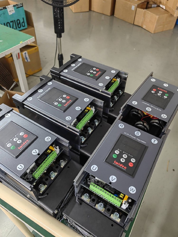 怎样凭证负载功率确定电力调解器所需的额定电流？？？？？？？？