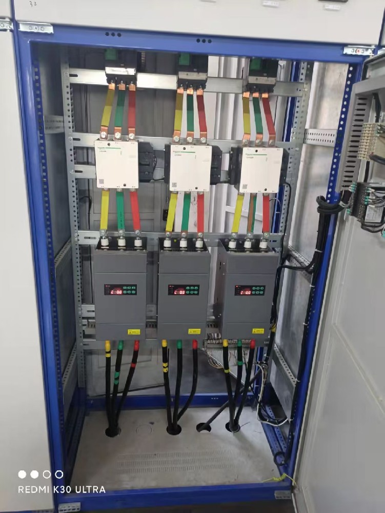 从投资回报率的角度看，，，，，使用电力调解器能为工厂带来哪些经济效益（如节能、提高产品质量等）？？？？？？？？