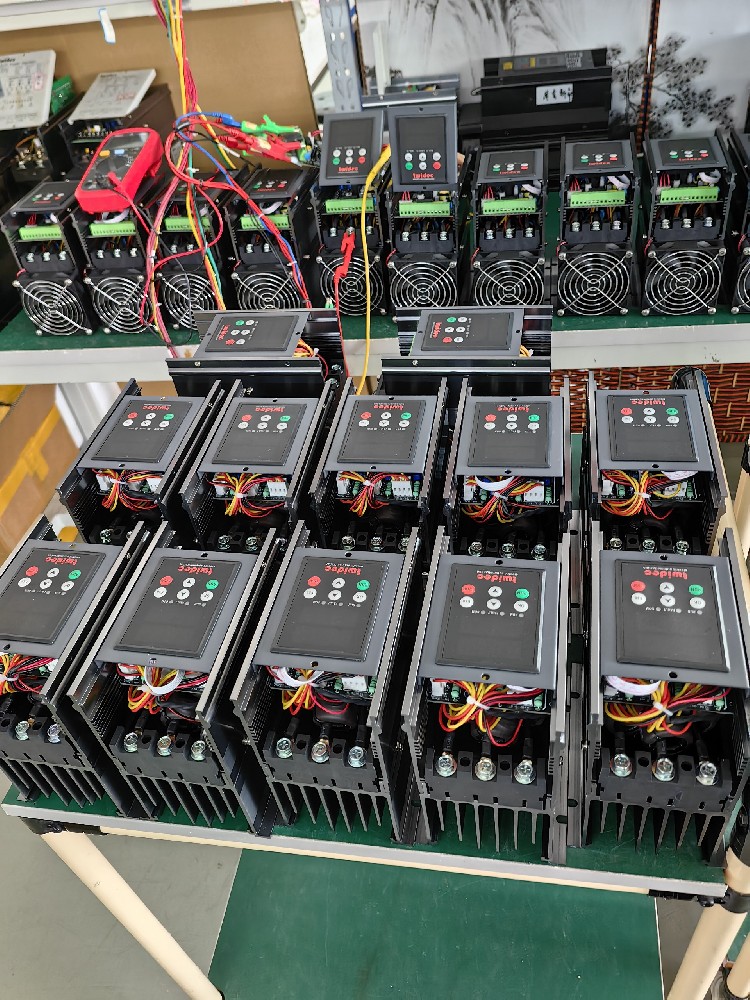 关于小功率且对精度要求极高的实验装备，，，，，应怎样精准选型电力调解器？？？？？？？？