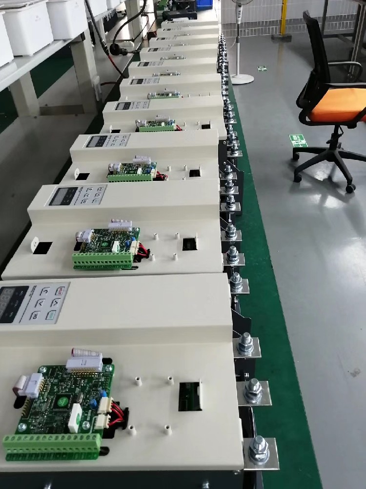 电力调解器与变频器在某些应用场景下功效有重叠，，，，怎样决议使用哪一个？？？？？