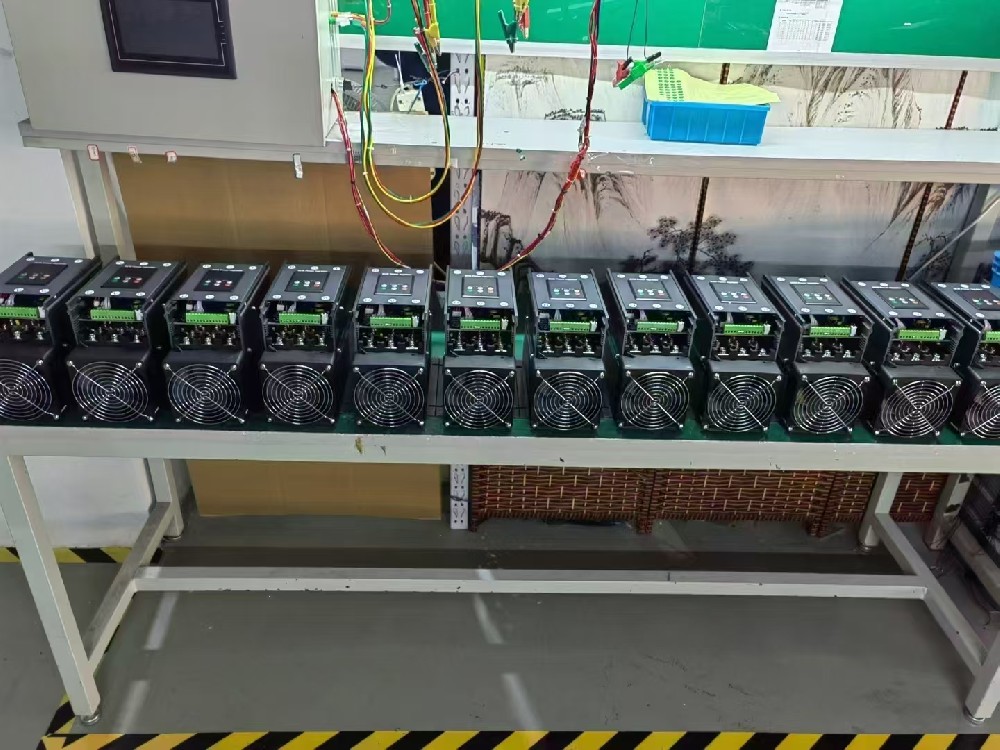 毗连电力调解器的线缆老化，，，，在不替换线缆的情形下，，，，能否接纳暂时步伐继续清静使用电力调解器？？？